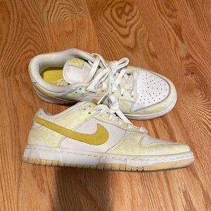YELLOW NIKE AIRFORCE